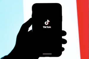 La fièvre parlementaire: colère, polarisation et politique TikTok à l’Assemblée nationale