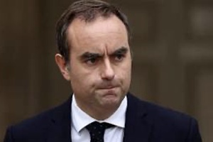 De Bayrou à Lecornu: réflexions italiennes sur le système politique français