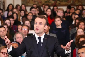 Emmanuel Macron, la démocratie et le peuple